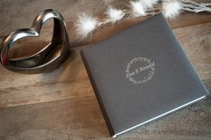 Hochzeitsbuch, ein Bildband gehört zu jeder Hochzeit dazu, Heiraten Lübeck, Hochzeitsfotograf, studioamkanal.de,