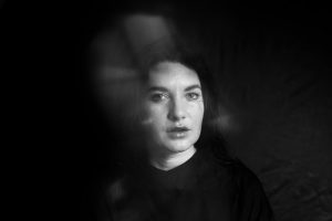 art, bnw, ehrliche Portraits, Flüstern und Schreien, Fotograf Lübeck, headshot, Karoline und Thomas, Portrait, schwarzweiss, studioamkanal.de, Thomas Lüttig